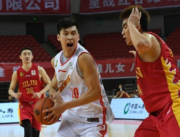 如何通过反馈分析提升篮球战术意识_0